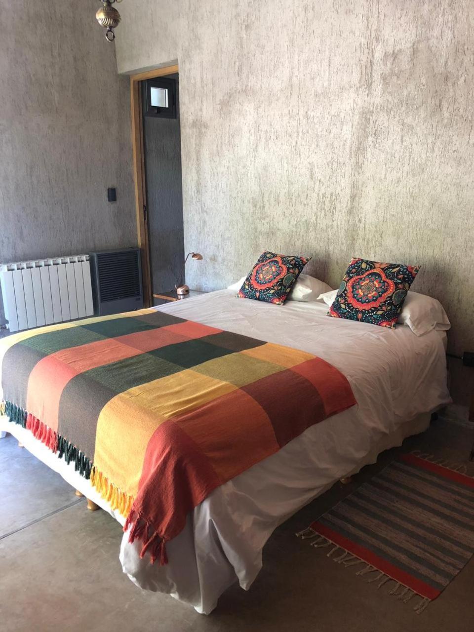 Casa Los Cerezos En Chacras De Coria Kültér fotó